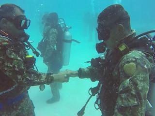 ޗިފް އޮފް ޑިފެންސް ޝަމާލް ކޯހުގެ ދަސްވެނިމުނު ބައިިވެރިޔަކަށް ބެޖް ހަވާލުކޮށް ދެއްވަނީ