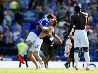 އެވަޓަންގެ ކުޅުންތެރިން އުފާފާޅުކުރަނީ