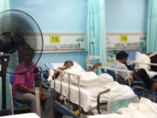 އިމަޖެންސީ ރޫމް ހޫނު ގަދަވެގެން އެކި ދިމަދިމާލުގައި ހުންނަނީ ސްޓެންޑް ފަންކާތައް ބަހައްޓާފައި