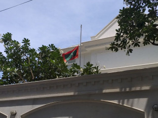 ލަންކާ އެމްބަސީގައިވާ ދިވެހި ދިދަ ބައި ދަނޑިއަށް ތިރިކޮށްފައި