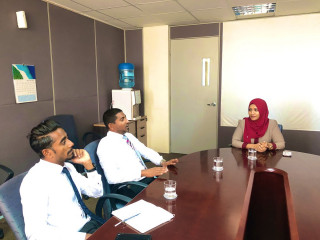 ޔޫތު މިނިސްޓަރ މަހުލޫފާއި ޓްރާންސްޕޯރޓް މިނިސްޓަރ ނަހުލާ ބައްދަލުކުރައްވަނީ