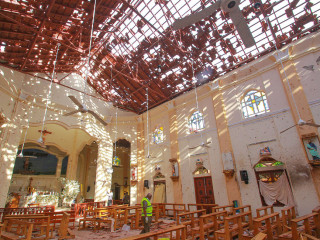 ލަންކާގެ ބޮމުގެ ހަމަލާތައް: ހަމަލާ ދިން މީހުން އައިސިސްއަށް ބައްޔަތު ހިފާ ވީޑިއޯއެއް އާންމުވެއްޖެ