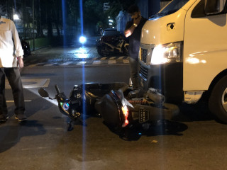 ބޮޑުތަކުރުފާނު މަގުގައި ހިނގި އެކްސިޑެންޓް