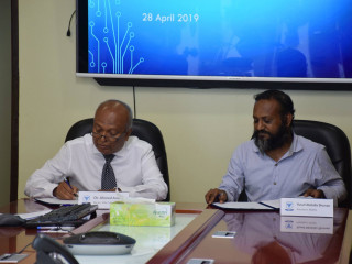 ވިލާ ކޮލެޖާއި މޯލްޑިވްސް އޯޕަން ސޯސް ސޮސައިޓީއާއި ދެމެދު އެމްއޯޔޫ އެއްގައި ސޮއިކުރުން