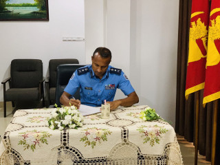 ސްރީ ލަންކާގެ އެމްބަސީގައި ހުޅުވާފައިވާ ތައުޒިޔާގެ ދަފްތަރުގައި ސިޕީ ހަމީދު ސޮއިކުރައްވަނީ