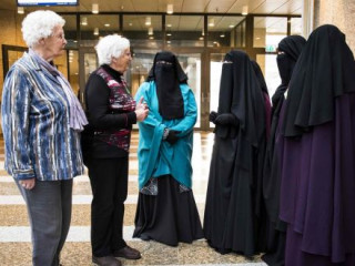 މޫނު ފޮރުވައިގެން އުޅުން ލަންކާ ގައި މަނާކޮށްފި