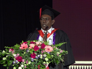 މަންދު ކޮލެޖުގެ ގްރެޖުއޭޝަން ހަފްލާގައި އިބްރާ ވާހަކަދައްކަވަނީ