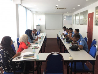 އެޗްއާރްސީއެމް އިން ފުލުހުންނާއި ބައްދަލުކުރުން