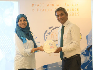 ސޭފްޓީ އެންޑް ހެލްތު ކޮންފަރެންސްގައި ހައުސިން މިނިސްޓަރ (ވ) އަދި މަސީގެ ރައީސް