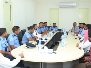 ހޯމް މިނިސްޓަރ ކައުންސިލްތަކާއި ބައްދަލު ކުރައްވަނީ