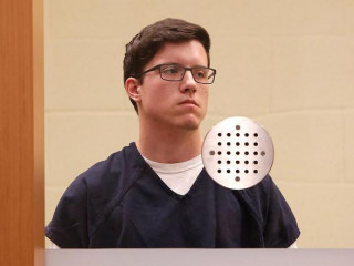 އުމުރުން 19 އަހަރުގެ ޖޯން އަރނެސްޓް