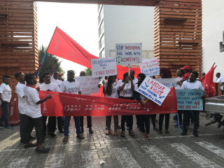 މަސައްކަތްތެރިން މީގެ ކުރިން ބޭއްވި އެއްވުމެއްގެ ތެރެއިން