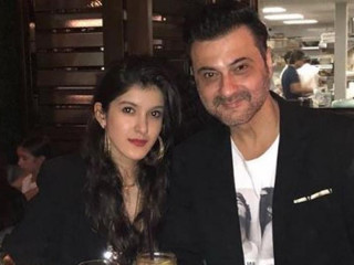 ޝަނާޔާ ބޮލީވުޑަށް ތަޢާރަފް ވެގެންދާނީ ކަރަން ޖޯހަރުގެ ފިލްމަކުން ނޫން: ސަންޖޭ