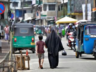 ލަންކާގައި ދިން ބޮމުގެ ހަމަލާ: ހުރިހާ ތުރާލެއް މުސްލިމުންނަށް