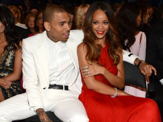 ރިހާނާއަށް އަނިޔާ ކުރިތާ 10 އަހަރު ފަހުން ކްރިސް ބްރައުން އޭނާގެ ފޮޓޯއަކަށް ކޮމެންޓްކޮށްފި