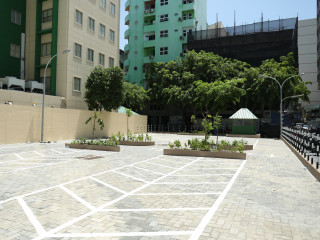 މިނިސްޓްރީ އޮފް ފިނޭންސްގެ އިމާރާތުގެ ބިއްދޮށުގައި ގާއިމްކޮށްފައިވާ ޕާކިންގްއެއް