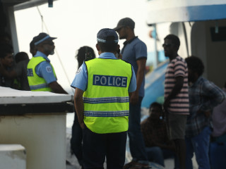 ާމާލޭ މަގެއް މަތީގައި ފުލުހުންތަކެެއް ހަރަކާތްތެރިވަނީ