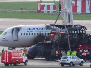 އެއިރޯފްލޮޓްގެ ބޯޓެއްގައި ރޯވުން: ޕައިލެޓަށް ގޯސްތަކެއް ހެދިފައިވާކަމަށް ބުނަން ފަށައިފި