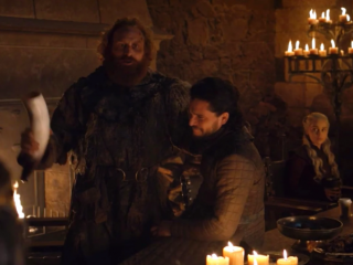 ސްޓާބަކްސް ކޮފީތަށި ޑަނޭރެސް ޓަގޭރިއަން ކުރިމަތީގައި