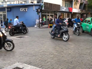 ހަތަރު ފުރޮޅުލީ އުޅަނދުތަކަށް މަޖީދީމަގުގައި އެއްކޮޅަށް ދުއްވޭ ގޮތް ހަދަނީ