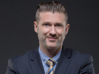 އައު ޗެއަރމަން ގެ ގޮތުގައި މިސްޓަރ ޑޭމިއަން ފިލިޕް ޗެޕަލް