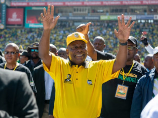 އިންތިހާބު ކާމިޔާބުކުރި އޭއެންސީގެ ލީޑަރު އަދި ދެކުނު އެފްރިކާގެ ރައީސް ސައިރިލް ރަމަފޯސާ