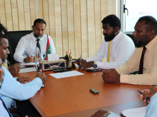 މ. އަތޮޅު ކައުންސިލާ އެކު ހޯމް މިނިސްޓަރ ބޭއްވި ބައްދަލުކުރެއްވުމުގެ ތެރެއިން