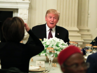 ޓްރަމްޕް ދެއްވި ރޯދަވީއްލުމުގެ ތެރެއިން