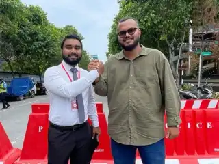 ދެ ނޫސްވެރިއަކު ޖަލަށްލުމަކީ ޑިމޮކްރެޓިކް ވެރިކަމެއްގެ އަސާސްތަކަށް ދެވޭ ވަރަށް ބޮޑު ހަމަލާ އެއް: ޓްރާންސްޕޭރެންސީ