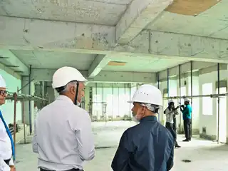 އަލްމަދަރުސަތުލް ޢަރަބިއްޔަތުލް އިސްލާމިއްޔާގެ އައު އިމާރާތުގެ ޢަމަލީ މަސައްކަތްތައް ރައީސް މުއިއްޒު ބައްލަވާލައްވަން ކުރެއްވި ޒިޔާރަތުގެ ތެރެއިން