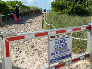 ފްލޮރިޑާގެ ގޮނޑުދޮށް ސަރަހައްދު ބަންދުކޮށްފައިވާ ކަމަށް އަންގާފައިވާ ބޯޑެއް