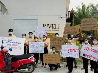 ރެސްޓޯރަންޓެއްގައި މަސައްކަތް ކުރާ ބިދޭސީ މުވައްޒަފުންތަކެއް އިހުތިޖާޖު ކުރުމުން، އެ މުވައްޒަފުންގެ ކަންބޮޑުވުންތައް ކަމާ ބެހޭ އިދާރާ އަށް ހުށަހަޅައިފި 