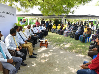 As part of his ongoing two-day tour of five islands in Noonu atoll, the president met the community of Maafaru island, his first stop of the tour, on Tuesday.