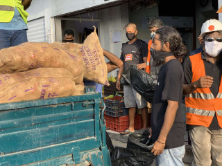 މާލޭގެ ބާޒާރުމަތީ ފިހާރައަކަށް ޕިކަޕަކުން މުދާ ބާލަނީ