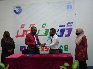 \"މޭކަރސް ޕޭސް\"ގެ ޚިދުމަތް ޤާއިމުކޮށްދިނުމުގައި އެހީތެރިވެދިނުމާއި ހަރަކާތްތައް ހިންގުމަށް \"އޮފިޝަލް ޕާޓްނަރ\" އެއްގެގޮތުގައި ސްޓެމްސްޕޭސް ހަމަޖައްސައި އެކަމާއި ގުޅޭ ފަހުމުނާމާގައި ސޮއިކުރި ރަސްމިއް