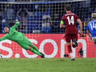 ޔޫއެފާ ޗެމްޕިއަންސް ލީގު: ނަޕޯލީއިން ޗެމްޕިއަން ލިވަރޕޫލް ލަދު ގަންނަވައިލައިފި