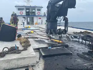 The Hulhumale' Fire Station has successfully extinguished a fire that broke out on a vessel anchored off the coast of Gulhifalhu.