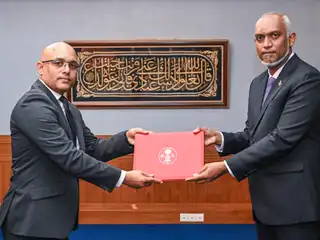 ރައީސް މުއިއްޒު އަދި ފިނޭންސް މިނިސްޓަރު ހަސަން ޒަރީރު 