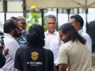 Male' City Mayor Adam Azim meets with taxi drivers.