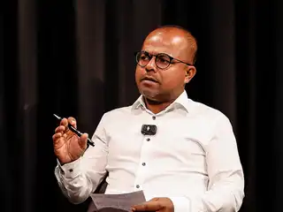 "އައިޝާ" ޑޮކިއުމެންޓްރީއާ ގުޅިގެން އަދަދުގެ ސީއީއޯގެ ޕާސްޕޯޓު ހިފަހައްޓައިފި