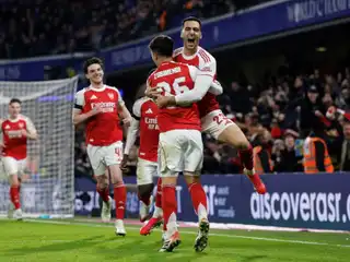 ފުރަތަމަ ލެގުގައި ޗެލްސީ ބަލިކޮށް އާސެނަލް އިން އުންމީދުގައި 