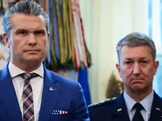 އީރާނާ ބެހޭ ގޮތުން ރައީސް ޓްރަމްޕް ނިންމަވާ ކޮންމެ ނިންމެވުމެއް ތަންފީޒުކުރުމަށް އެމެރިކާގެ އަސްކަރިއްޔާ އޮތީ ތައްޔާރަށް ކަމަށް ޕެންޓަގަންގެ ވެރިޔާ ވިދާޅުވެއްޖެ