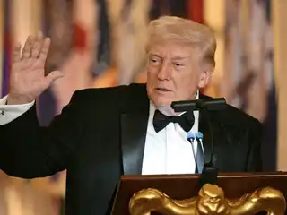 ސުޕްރީމް ކޯޓުގެ އަމުރު ބަލައި ނުގެން، 15 އިންސައްތަ އަށް ޓެރިފް ބޮޑު ކުރަން ޓްރަމްޕް ނިންމަވައިފި