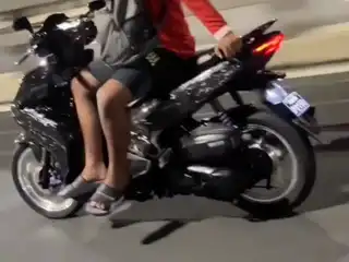 A scene from a video showing dangerous motorcycle driving on the Sinamalé Bridge.