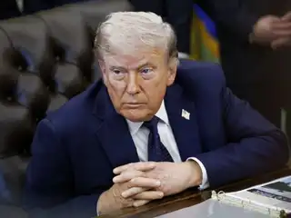 އީރާންއާ ދެކޮޅަށް އަޅާފައިވަ ފިޔަވަޅުތައް ދެމެހެއްޓުމަށް ޓްރަމްޕް ނިންމަވައިފި 