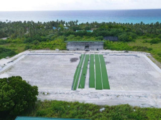 ލ. ގަން ޒޯން ސްޓޭޑިއަމުގައި ޓާފް އެޅުމުގެ މަސައްކަތް ކުރިއަށްދަނީ