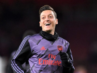 އާސެނަލުގެ މިޑްފީލްޑަރު މެސުޓް އޮޒިލް