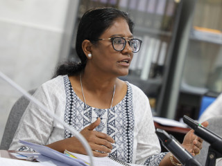 މާލެ ސިޓީ ކައުންސިލްގެ މޭޔަރު ޝިފާ މުހައްމަދު، ރައްޔިތުންގެ މަޖިލީހުގެ ކޮމިޓީއެއްގައި ވާހަކަ ދައްކަވަނީ