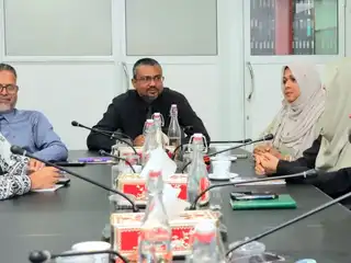 މީޑިއާ ކޮމިޝަން ގެ ބައްދަލުވުމެއްގެ ތެރެއިން