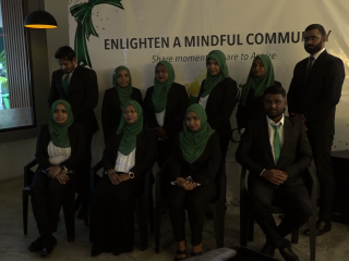 އެންލައިޓެން މައިންޑްފުލް ކޮމިއުނިޓީގެ ހިންގާ ކޮމެޓީގެ މެމްބަރުން